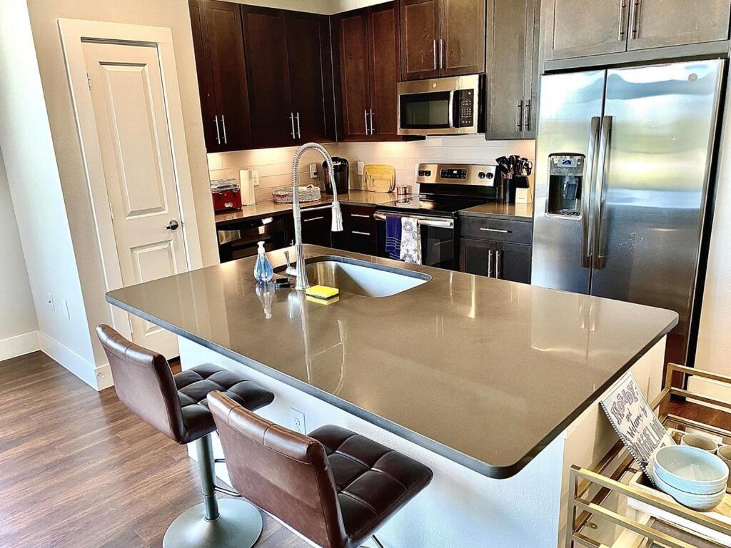 Beautiful 3 Bedroom Apartment 브라이언 외부 사진